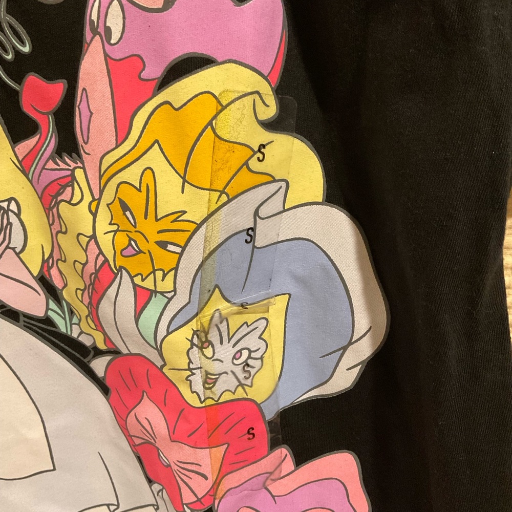 Disney Alice in Wonderful NWT Black T shirt Size S New - Picture 3 of 4